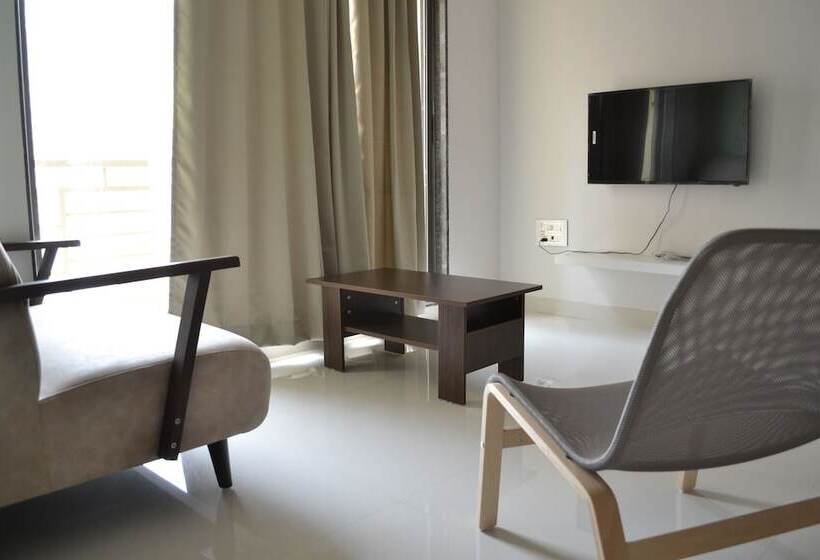 Retkeilymaja Covie Kharghar 200