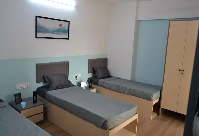 Retkeilymaja Covie Kharghar 200