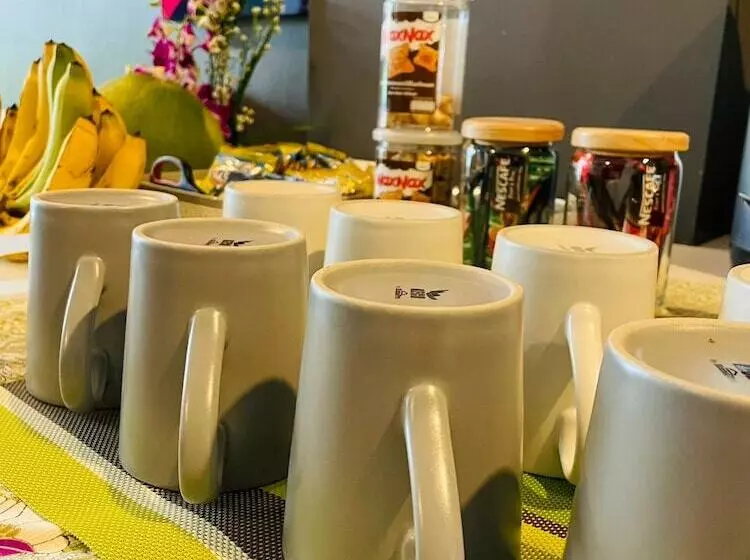 هاستل Rabbitel Phuket