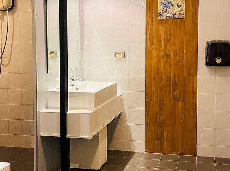 هاستل Rabbitel Phuket