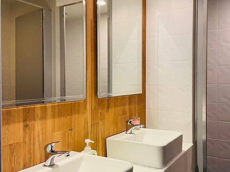 هاستل Rabbitel Phuket