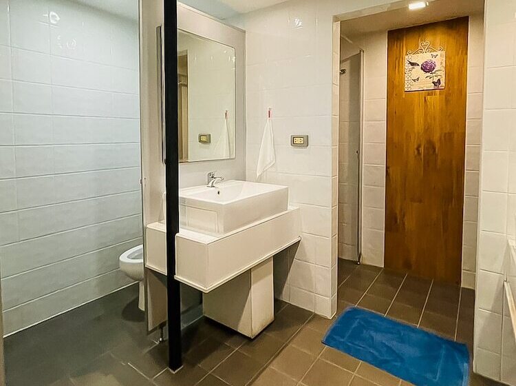 هاستل Rabbitel Phuket