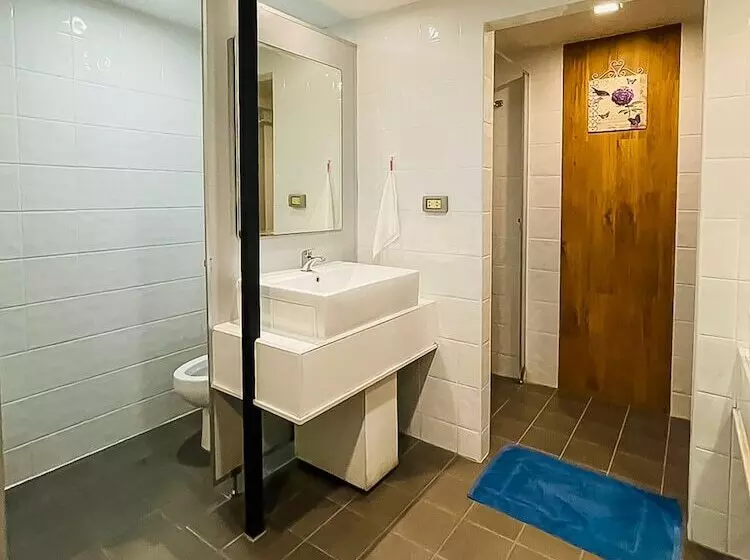 هاستل Rabbitel Phuket