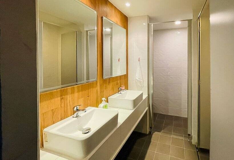 هاستل Rabbitel Phuket