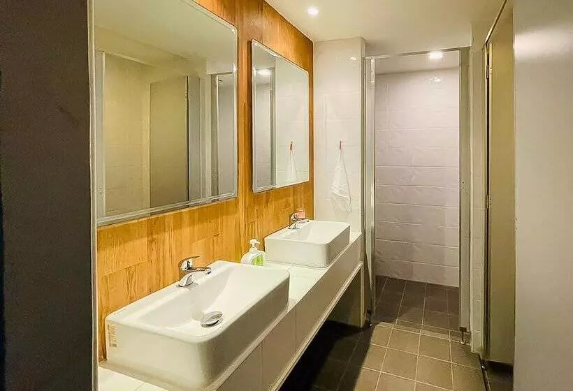 هاستل Rabbitel Phuket