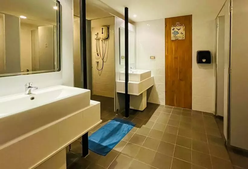 هاستل Rabbitel Phuket