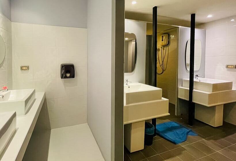 هاستل Rabbitel Phuket