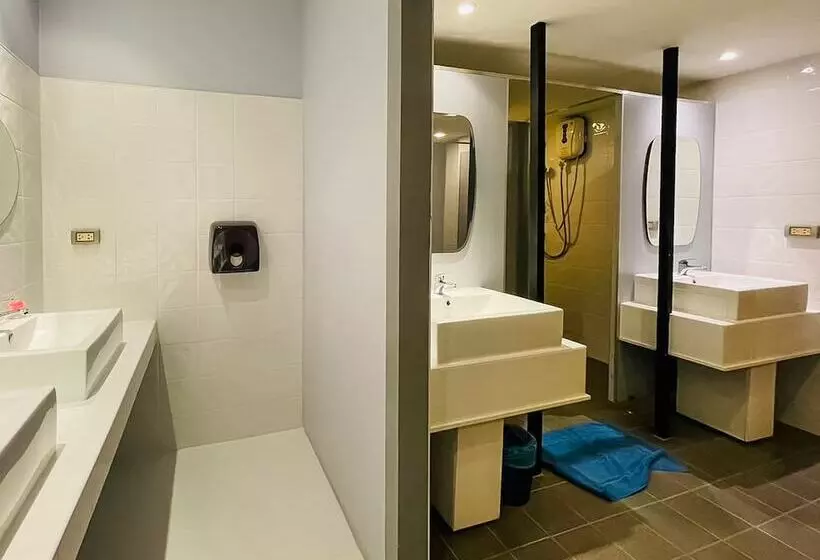 هاستل Rabbitel Phuket