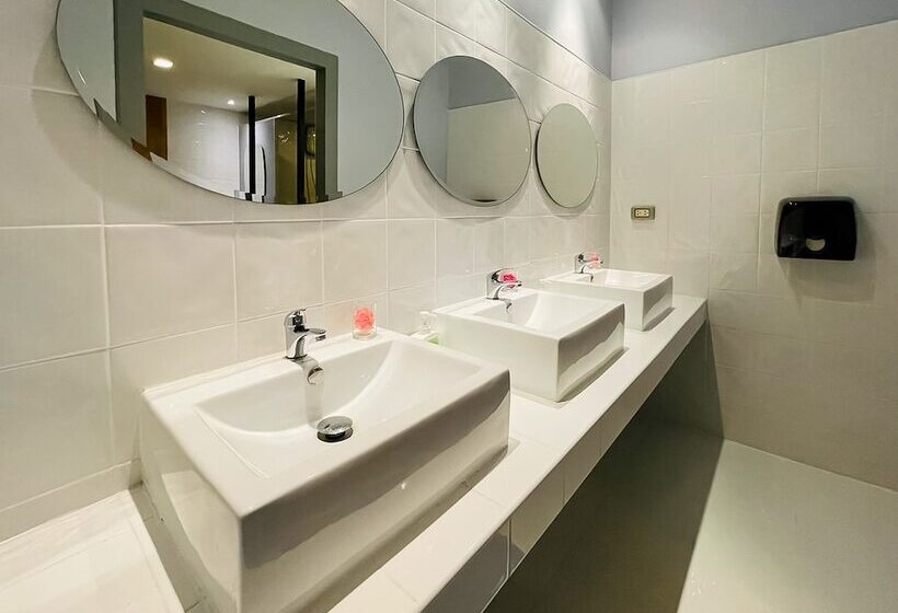 هاستل Rabbitel Phuket