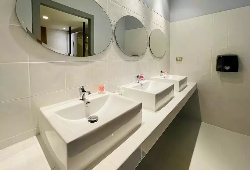 هاستل Rabbitel Phuket