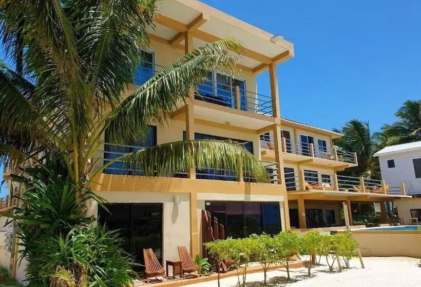 Hotelli Club Rooms At Popeyes Beach Resort