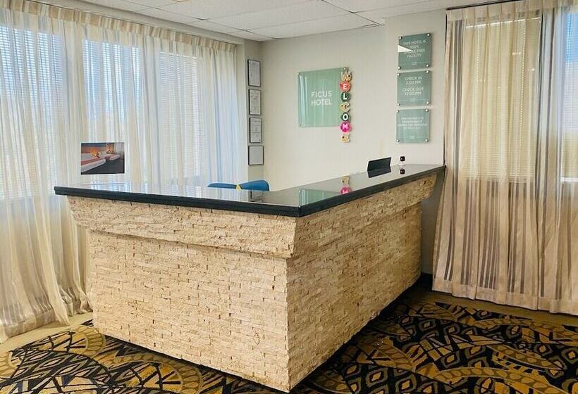 هتل Ficus