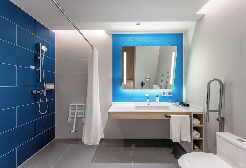 Отель Holiday Inn Express Zhoukou Dancheng, An Ihg