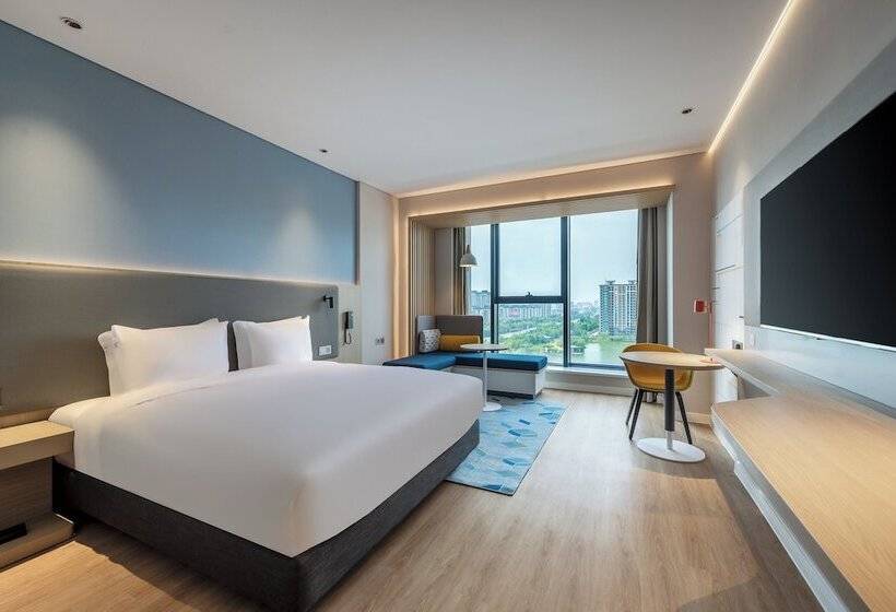 Отель Holiday Inn Express Zhoukou Dancheng, An Ihg