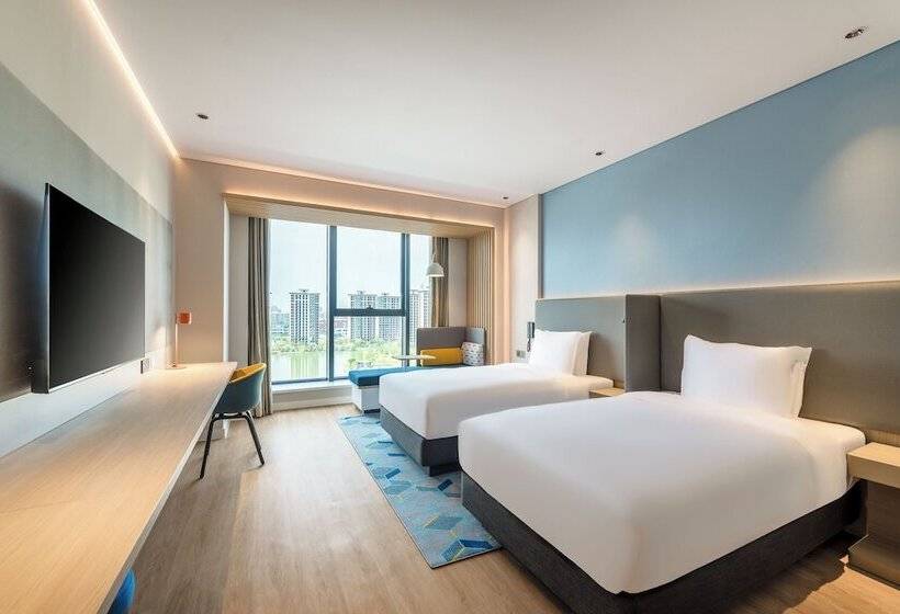 Отель Holiday Inn Express Zhoukou Dancheng, An Ihg