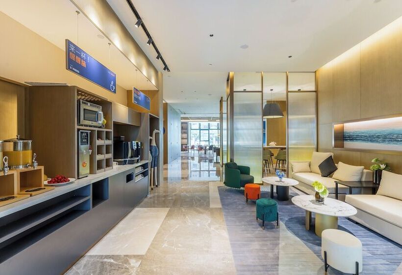 Отель Holiday Inn Express Zhoukou Dancheng, An Ihg