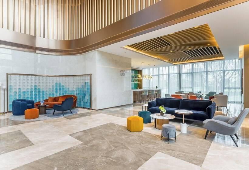 Отель Holiday Inn Express Zhoukou Dancheng, An Ihg