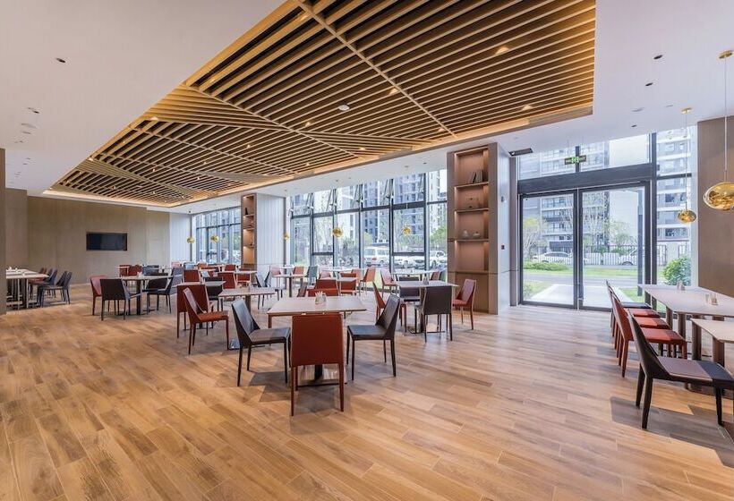 Отель Holiday Inn Express Zhoukou Dancheng, An Ihg