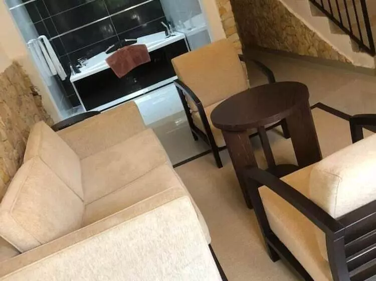 Iris Hotel