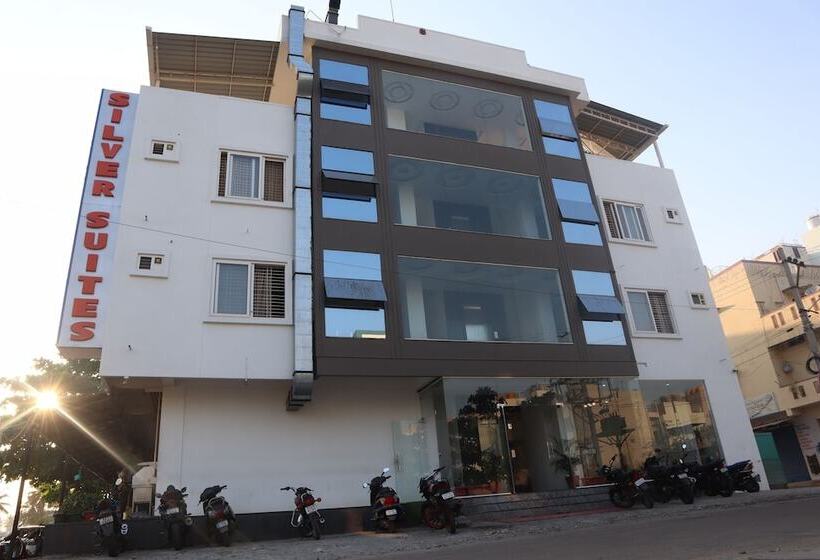 Отель Iroomz S Silver Suites