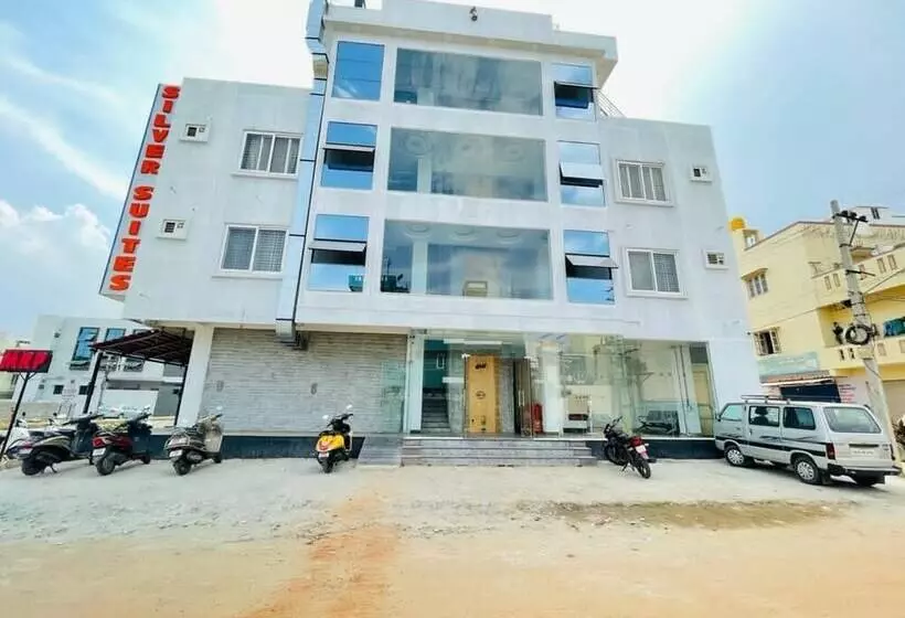 Hotelli Iroomz S Silver Suites