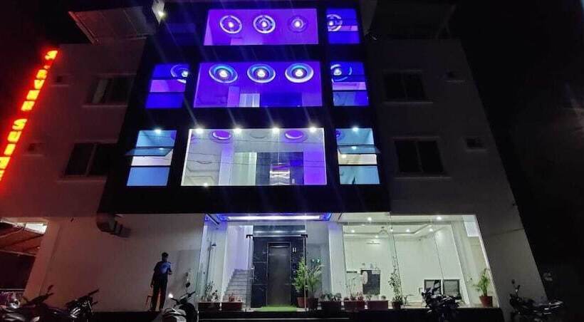 Отель Iroomz S Silver Suites