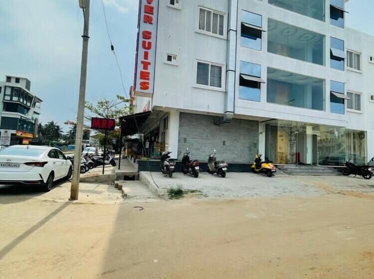 Отель Iroomz S Silver Suites