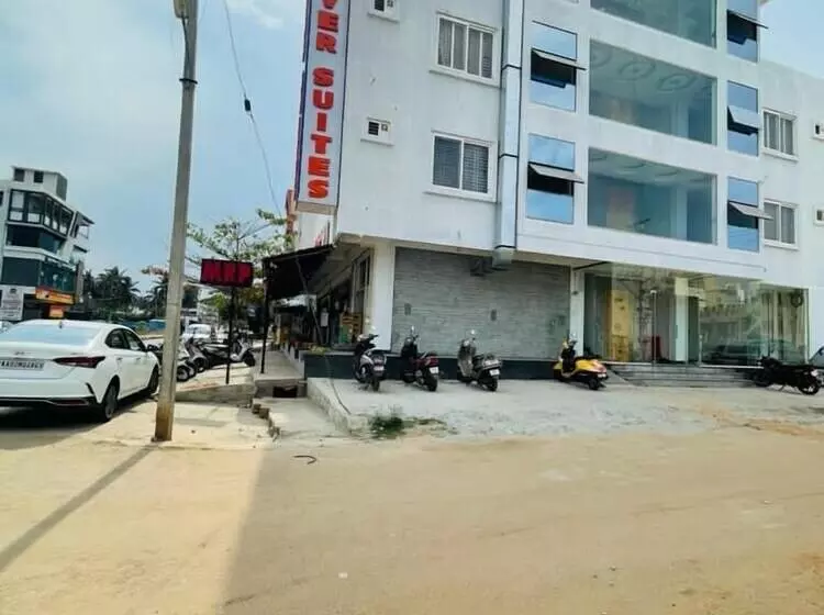 Hotelli Iroomz S Silver Suites