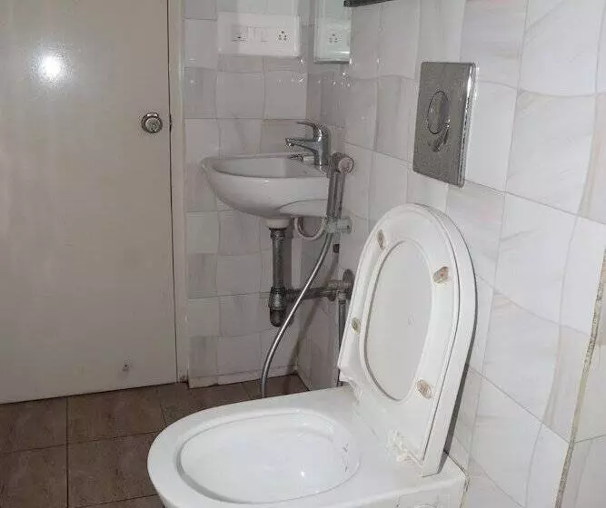 Hotelli Iroomz S Silver Suites