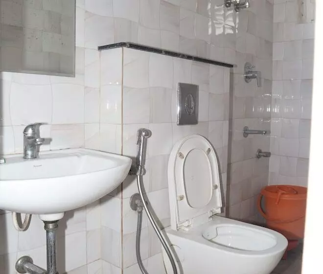 Hotelli Iroomz S Silver Suites