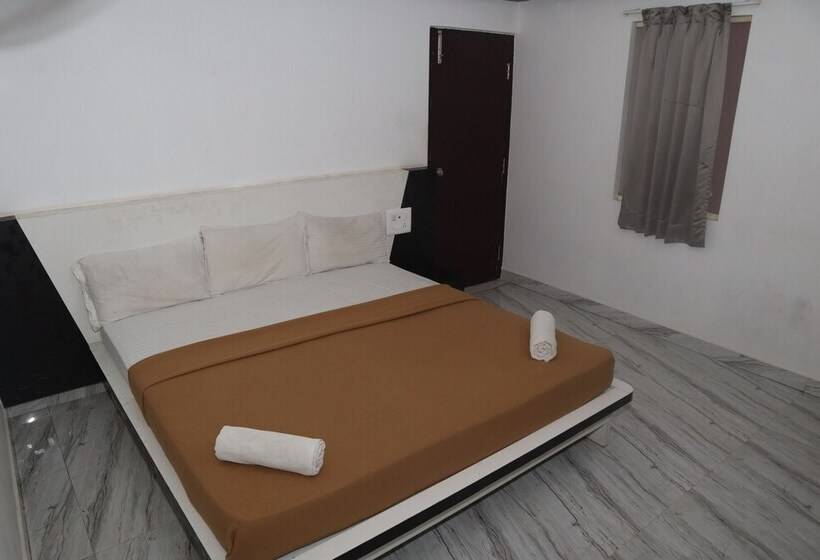 Отель Iroomz S Silver Suites