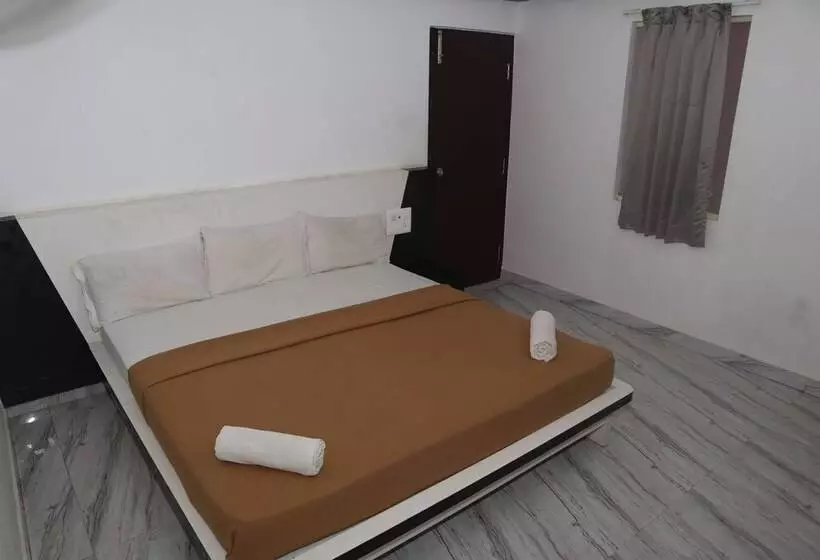 Hotelli Iroomz S Silver Suites