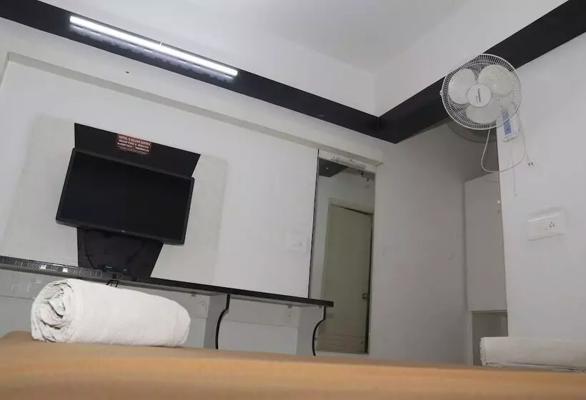 Hotelli Iroomz S Silver Suites
