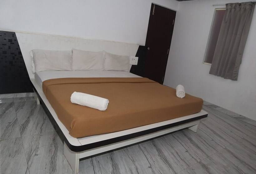 Отель Iroomz S Silver Suites