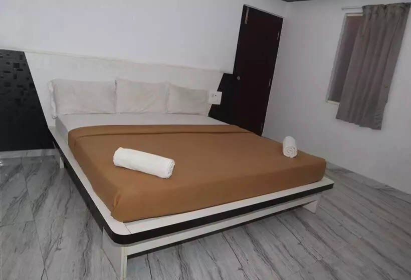 Hotelli Iroomz S Silver Suites