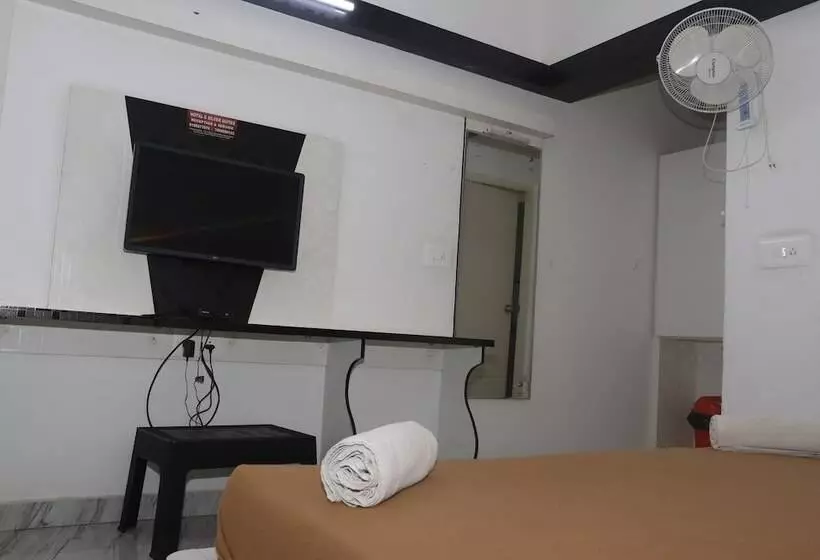Hotelli Iroomz S Silver Suites