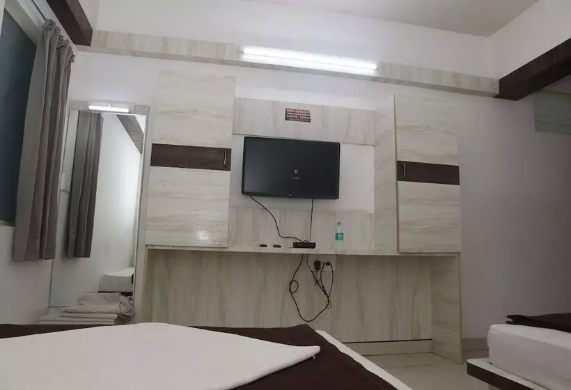 Hotelli Iroomz S Silver Suites
