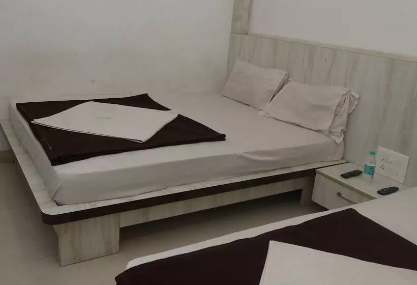 Hotelli Iroomz S Silver Suites