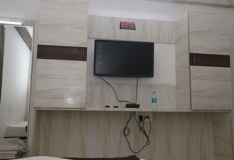 Отель Iroomz S Silver Suites