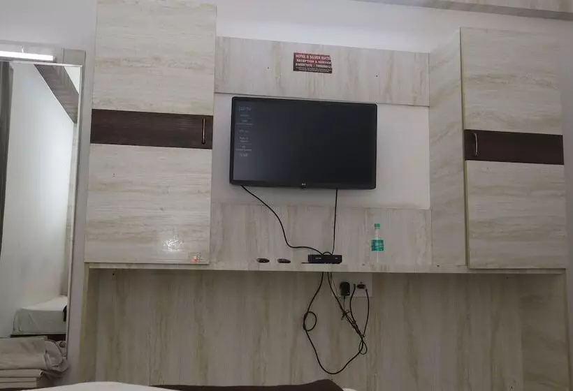 Hotelli Iroomz S Silver Suites