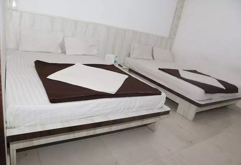 Hotelli Iroomz S Silver Suites