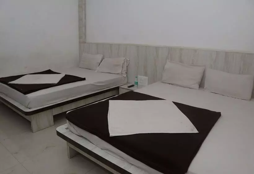 Hotelli Iroomz S Silver Suites