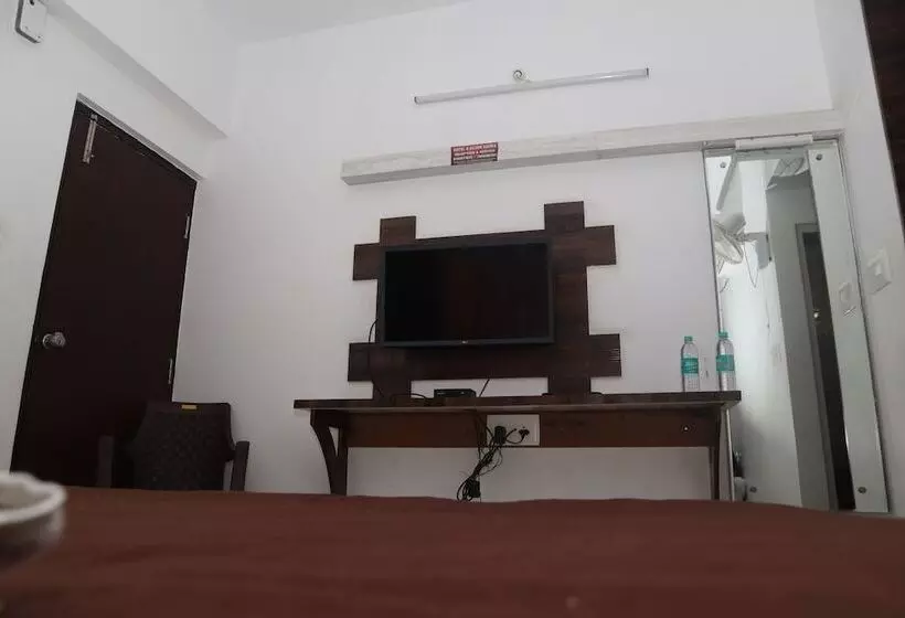Hotelli Iroomz S Silver Suites