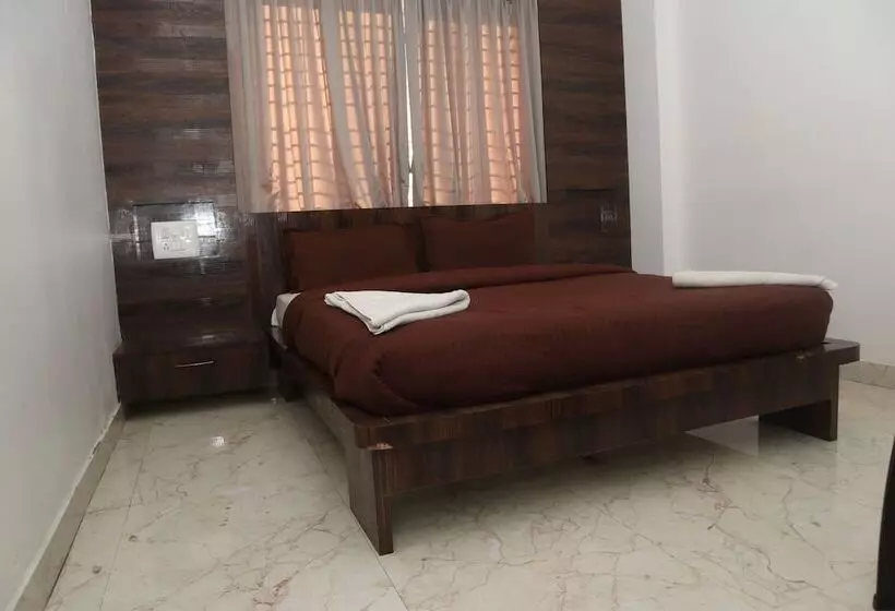 Hotelli Iroomz S Silver Suites