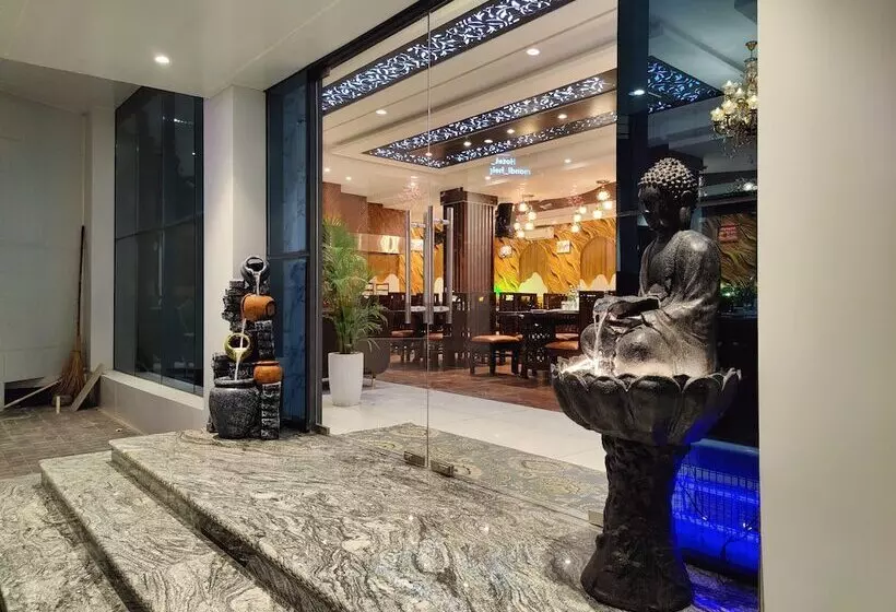 ホテル Mandi Heights   Bar, Fine Dining & Banquet Hall