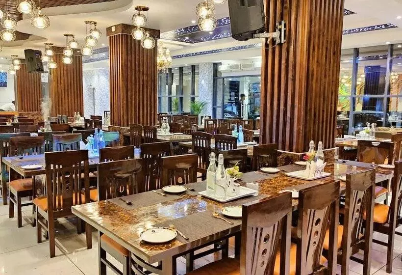 ホテル Mandi Heights   Bar, Fine Dining & Banquet Hall