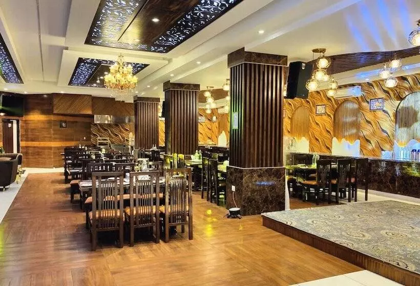 ホテル Mandi Heights   Bar, Fine Dining & Banquet Hall