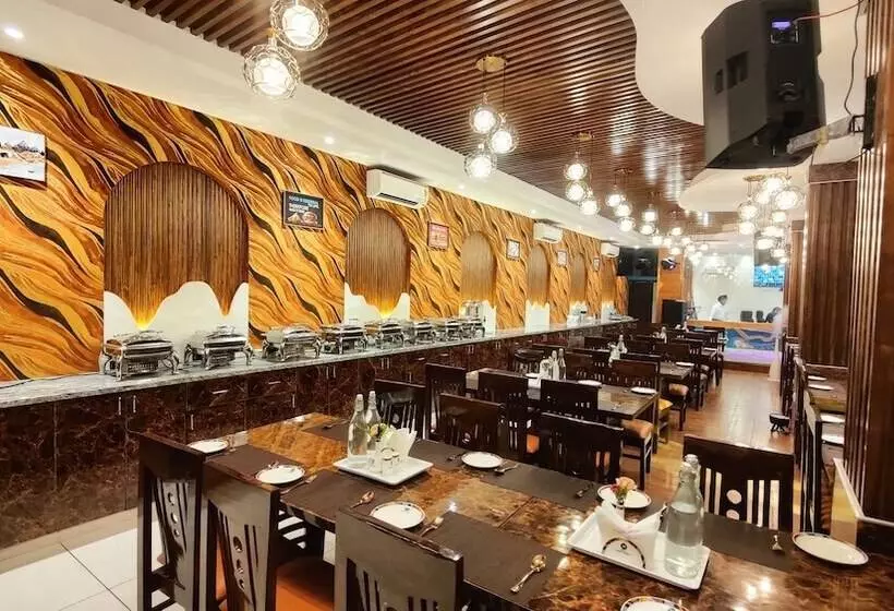ホテル Mandi Heights   Bar, Fine Dining & Banquet Hall