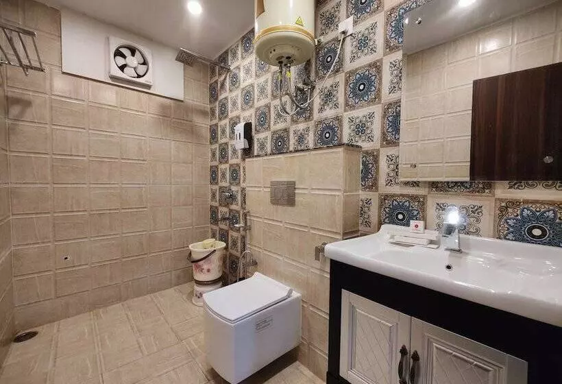 ホテル Mandi Heights   Bar, Fine Dining & Banquet Hall