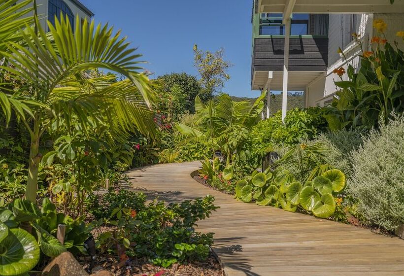 Отель Oceans 88 Whitianga Coastal Accommodation Suites